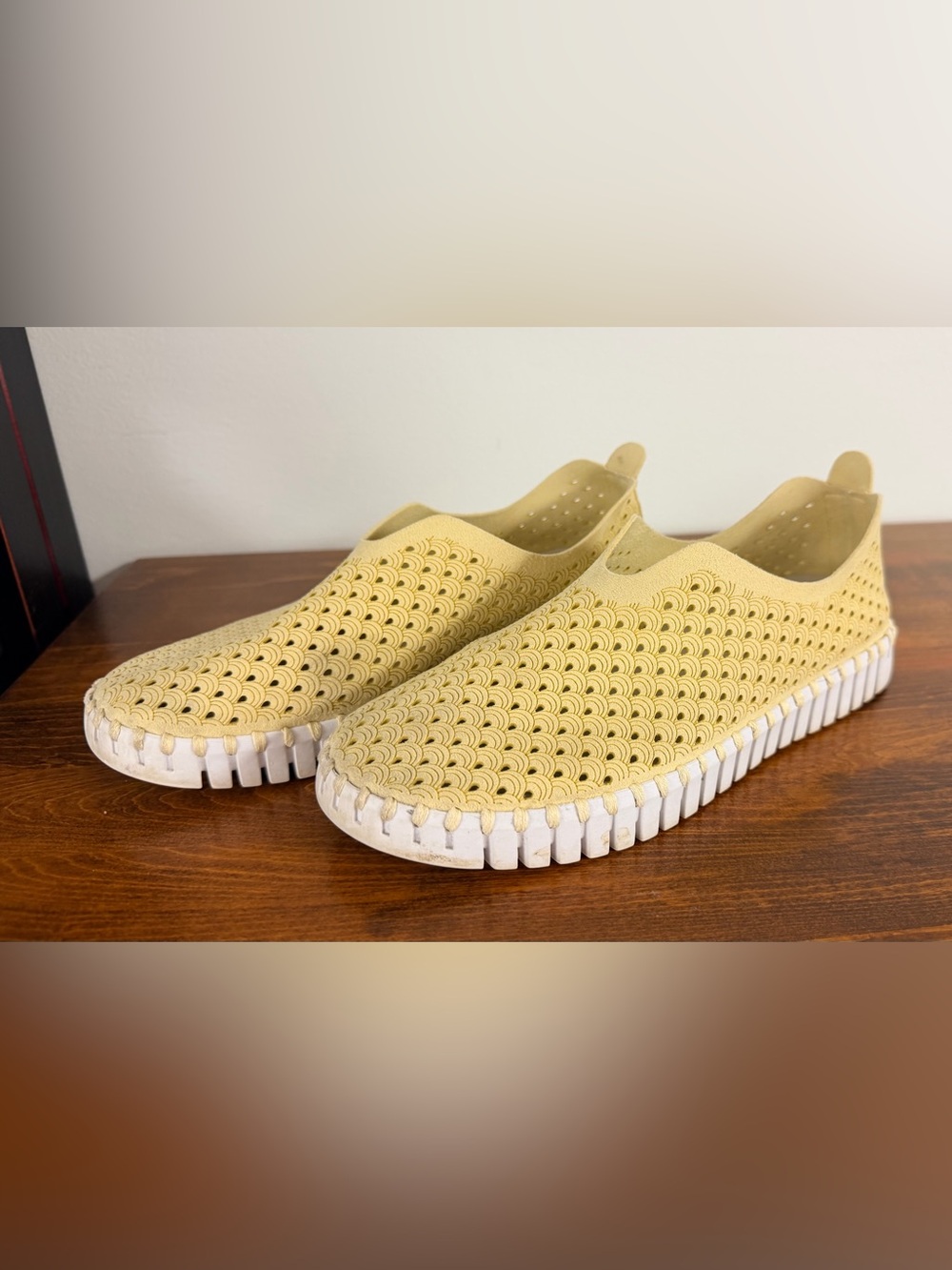 Ilse Jacobsen Tulip 139 Perforated Slip-On Loafers Yellow Cream Size 39 (8.5)
